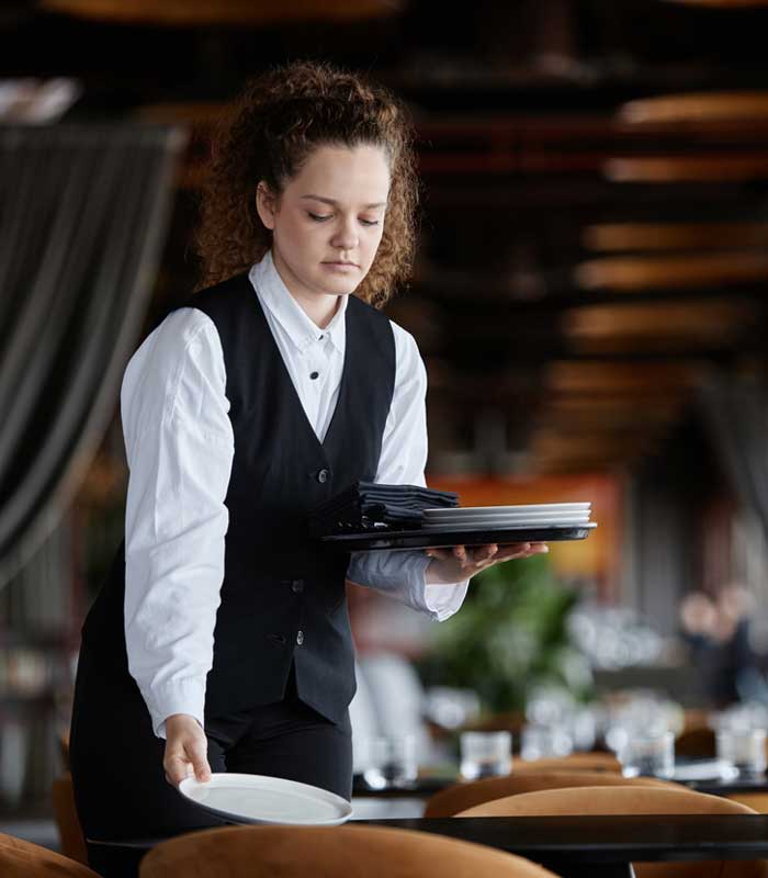 Servicekraft / Kellner im Restaurant