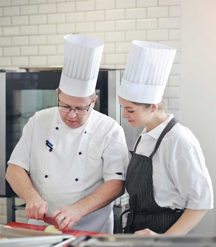 Koch / Küchenhilfe in Gastronomieküche